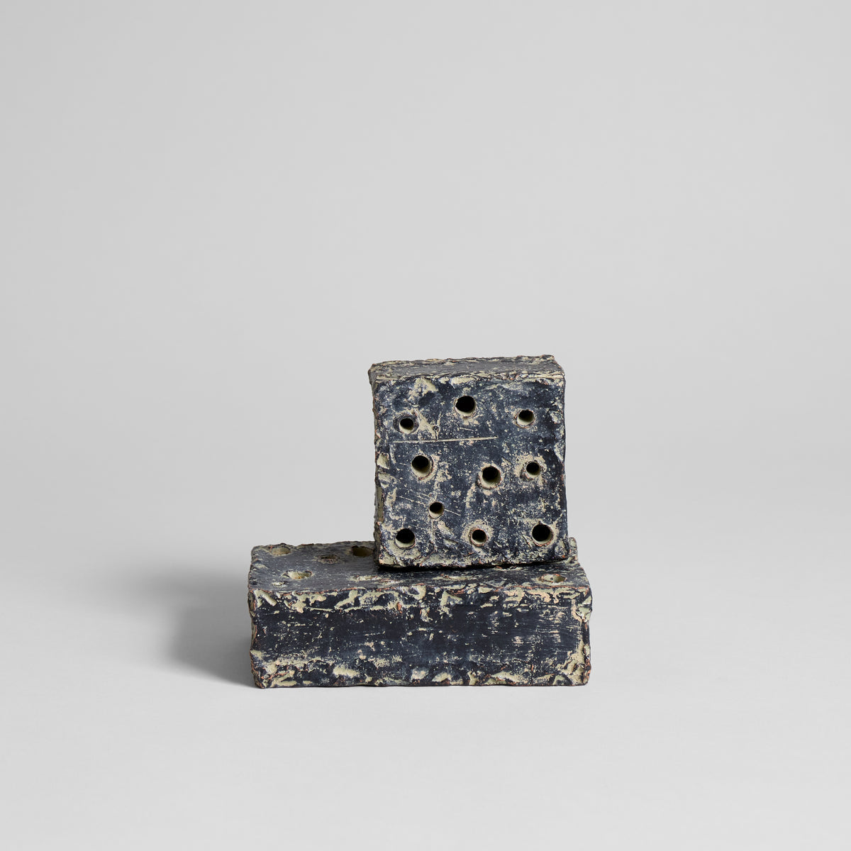 Ceramic Frogs Block - weathered grey