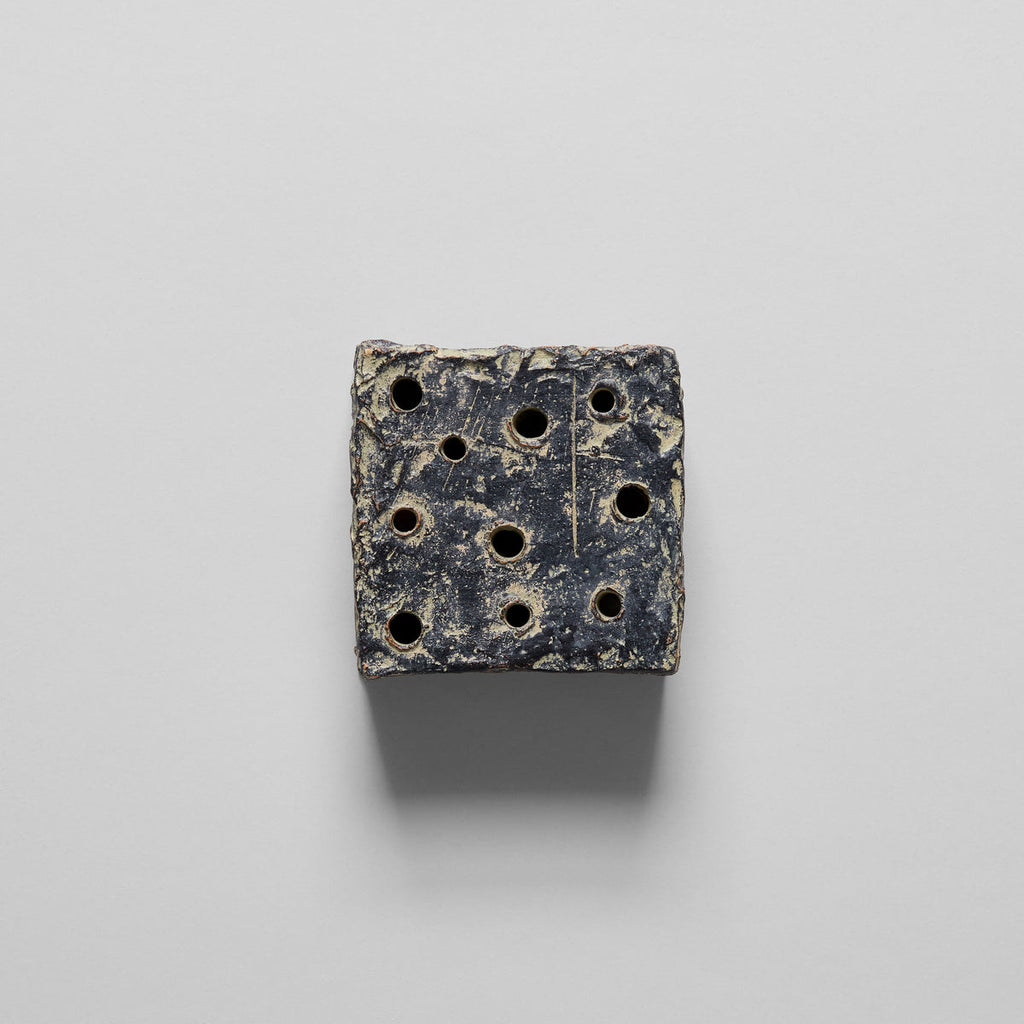 Ceramic Frogs Block - weathered grey