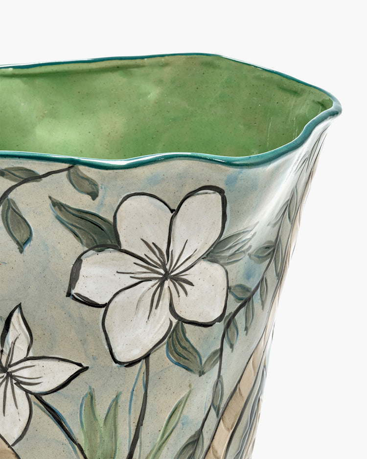 Vase 01 mix  by Nadine Dewart