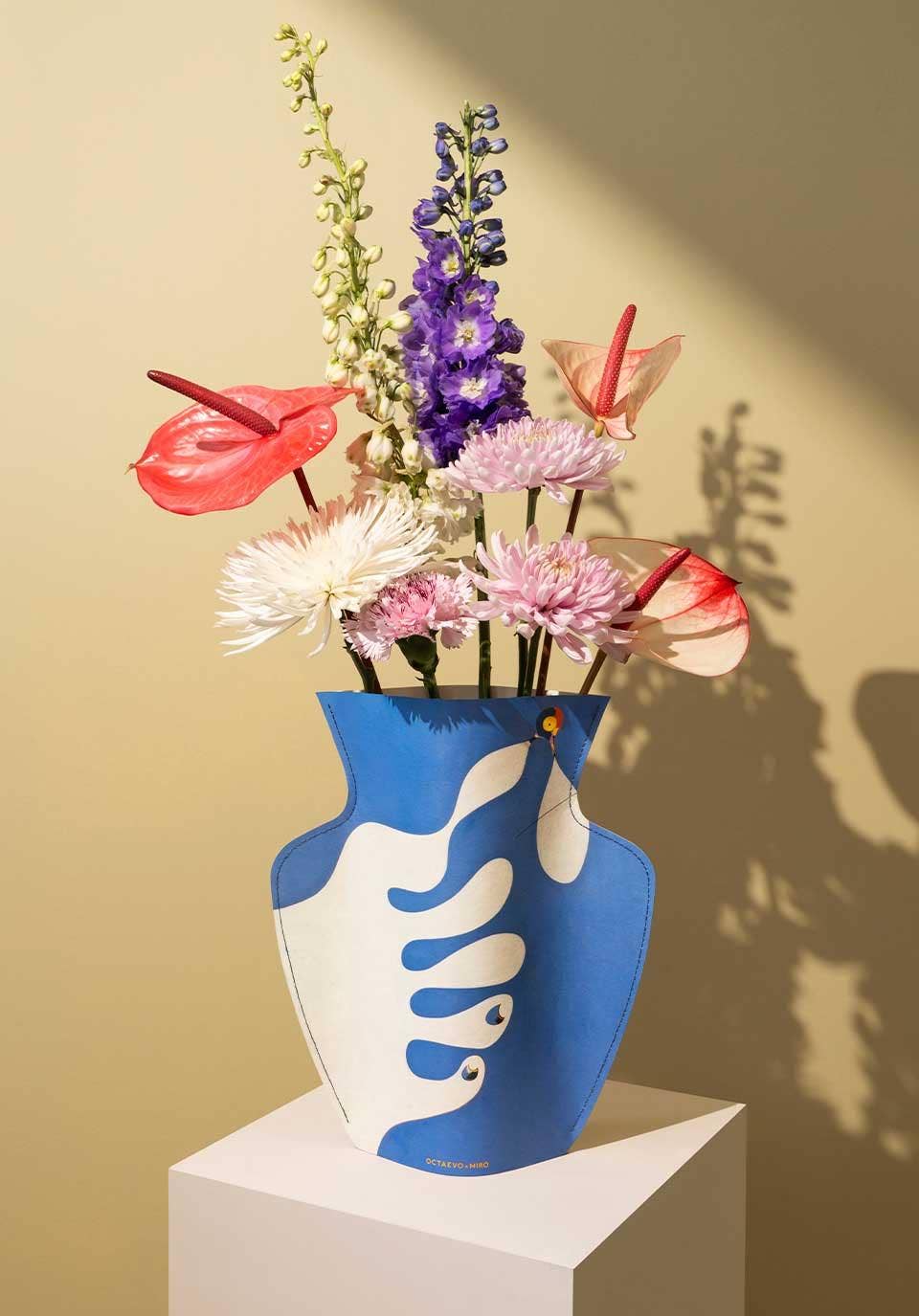Miró Paper Vase "Main À La Poursuite D'Un Oiseau"
